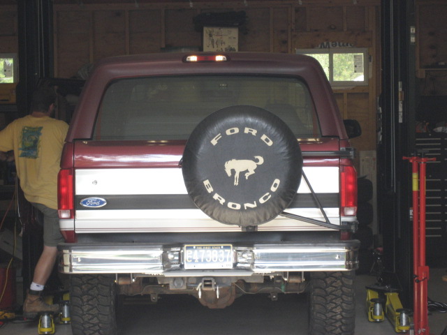 1996 Ford Bronco rear view with spare tire cover and license plate E478837