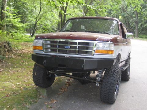 1996 Ford Bronco - This modified Ford Bronco sits on a roadside with its front end angled towards the camera.