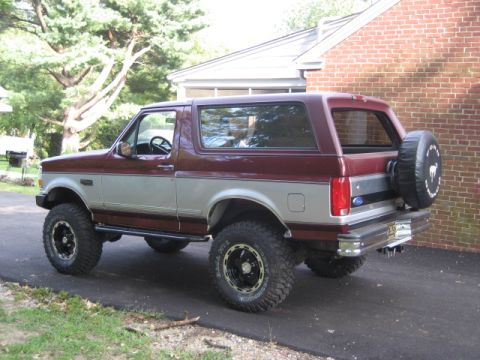 1996 Ford Bronco - This two-tone 1996 Ford Bronco features a spare tire mounted on the rear tailgate.