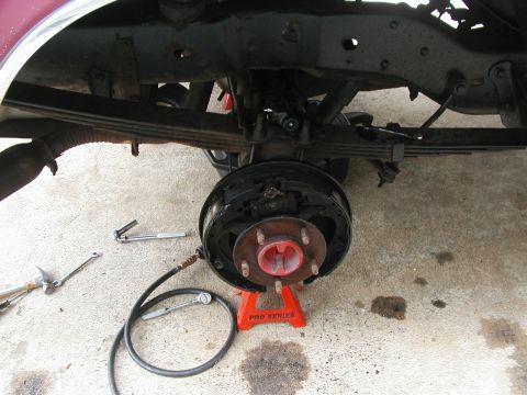1989 Ford Bronco - First I smelled it, then I saw it....gear oil. See in the pic how my frame rail looks all nice and shiny and freshly painted....I didn't do…