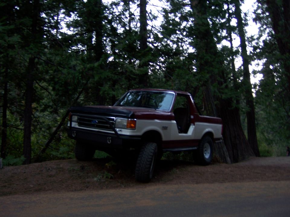 1991 Ford Bronco, red and white two-tone, 3q-front view, off-road tires