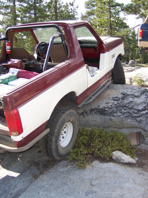 1991 Ford Bronco - This Ford Bronco appears to be from the late 1980s, not a 1991 model, based on its body style.