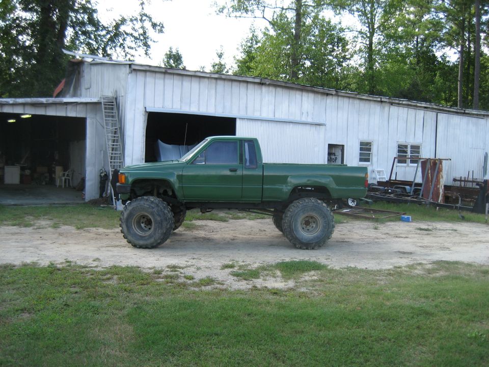 1984 Toyota Hilux “CHEVYOTA”