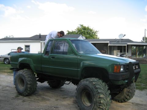 1984 Toyota Hilux photo