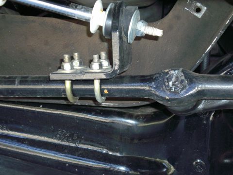 1996 Ford Bronco - With the wheels turned to the far right, the piston should be about 1" to 1 1/2" from full compression. Note where u-bolts attach on the dr…
