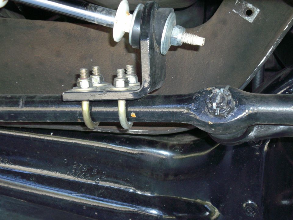 With the wheels turned to the far right, the piston should be about 1" to 1 1/2" from full compression. Note where u-bolts attach on the drag link.