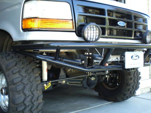 1996 Ford Bronco - Stabilizer stays hidden behind steering gear & is hard to see even behind tube grills!