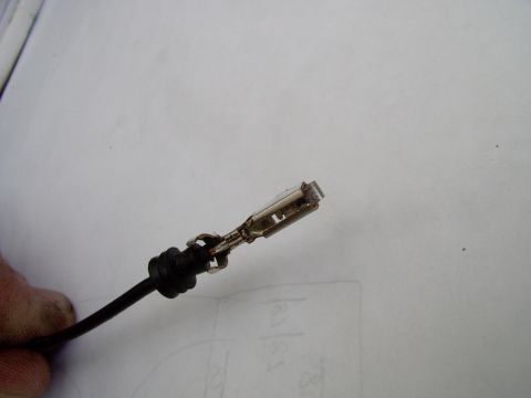 1990 Lincoln Town Car - Pry open the tang. That will allow you to pull back the weatherpack style rubber grommet, out of the way and off for shortening and re use.