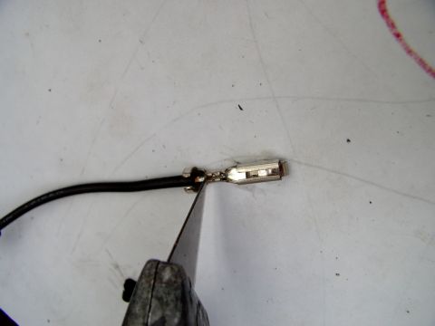 1990 Lincoln Town Car - Press down with the carpet knife and just pull up on the wire and bend and break the rest of the strands. It's really easy this way.
