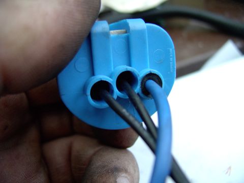 1990 Lincoln Town Car - Quite the difference now, with the 10 gauge wire next to the two 18 gauge wires. They just push back in and "click" into place. If the tang…