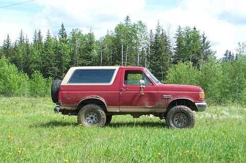 1987 Ford Bronco - Full side shot, will need to attack that little rear sag, higher block, or maybe a F-150 spring pack from a 90s truck. Final attitude adjus…