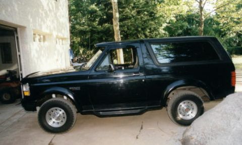 1994 Ford Bronco - Silver pinstripe removed.