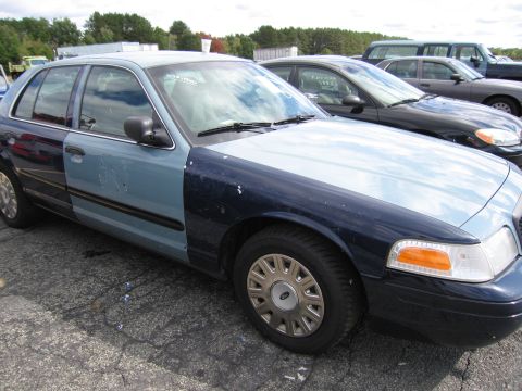 1991 Ford LTD Crown Victoria - This Ford Crown Victoria has a mismatched paint scheme, with a dark blue front and light blue body.
