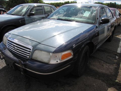 1991 Ford LTD Crown Victoria - Two Ford Crown Victorias parked side-by-side in an outdoor lot.