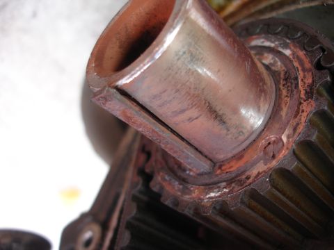 1993 Ford Taurus - This photo shows a worn metal bearing and gear, not a 1993 Ford Taurus.
