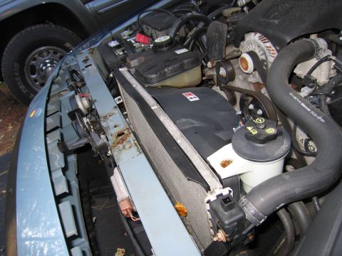 1991 Ford LTD Crown Victoria - The engine bay of a 1991 Ford Crown Victoria LTD shows the radiator and various engine components.
