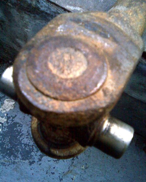 1989 Ford Bronco - passenger side axle u-joint snapped! all three u-joints the slip joke broke!