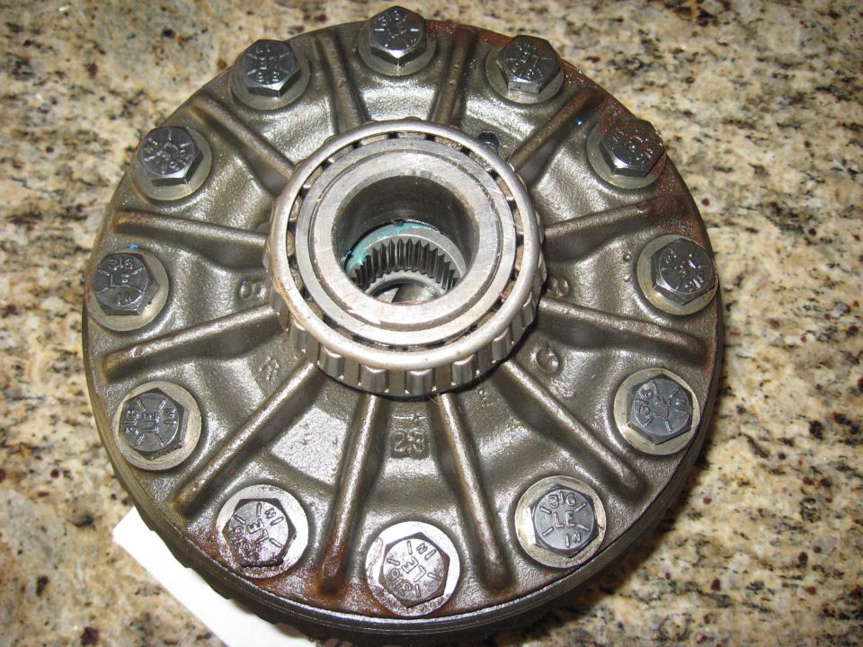 Differential carrier with bearing and 12 bolts.