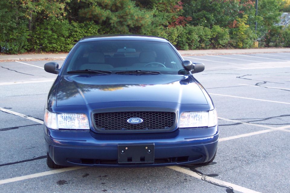 Dark blue 2001 Ford Crown Victoria front view in a parking lot