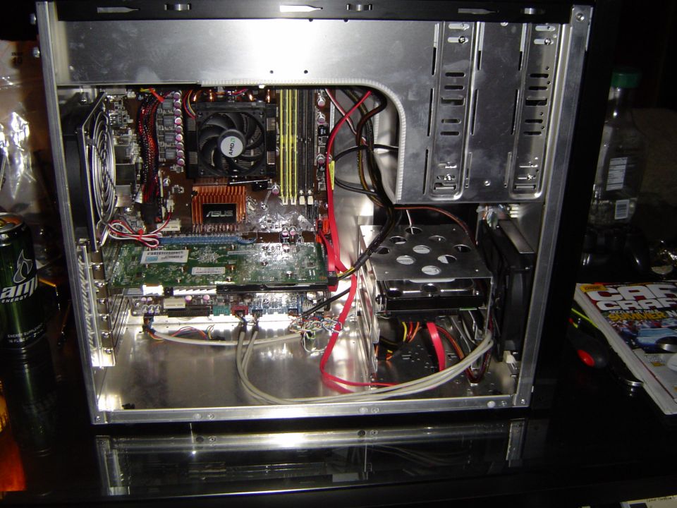 Todd's new comp

AMD Athalon x2 AM2
Asus M3N78-Pro
4 gig ram
500g WD SATA HD
9800 GT 
Lian-Li  Case