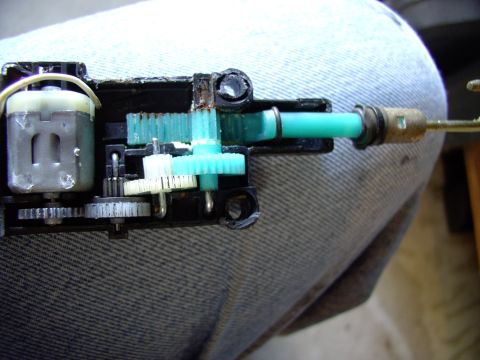 1990 Lincoln Town Car - I knew it worked fine as I was listening to it jump around in the doors since last Fall. I reinstalled the gear toothed hook part and glued…