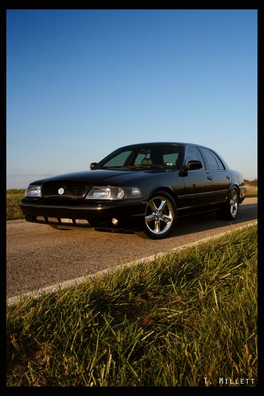 2003 Mercury Marauder parked on the side of a road