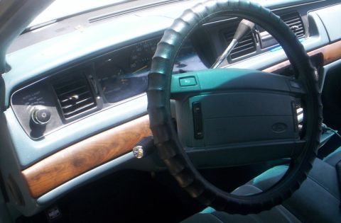 1993 Ford Crown Victoria photo