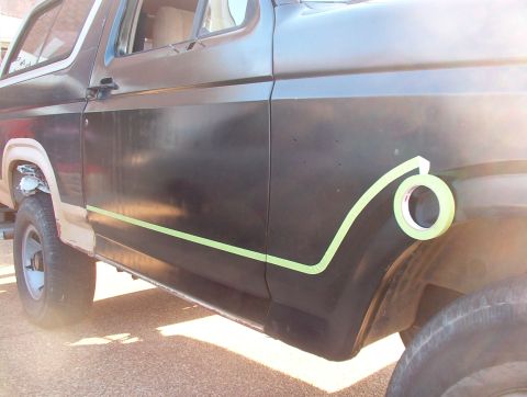 1983 Ford Bronco - I got sick of seeing the all-black door & fender faster than I expected, so after hunting through ~5 stores to find the Rustoleum tan that…