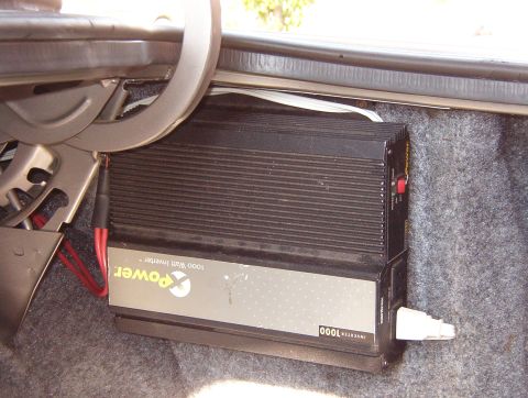 1994 Ford Crown Victoria - I've only had this lying around for ~2 years (as of the upload date), so I figured it was about time to install it. I used two 6ga power wi…