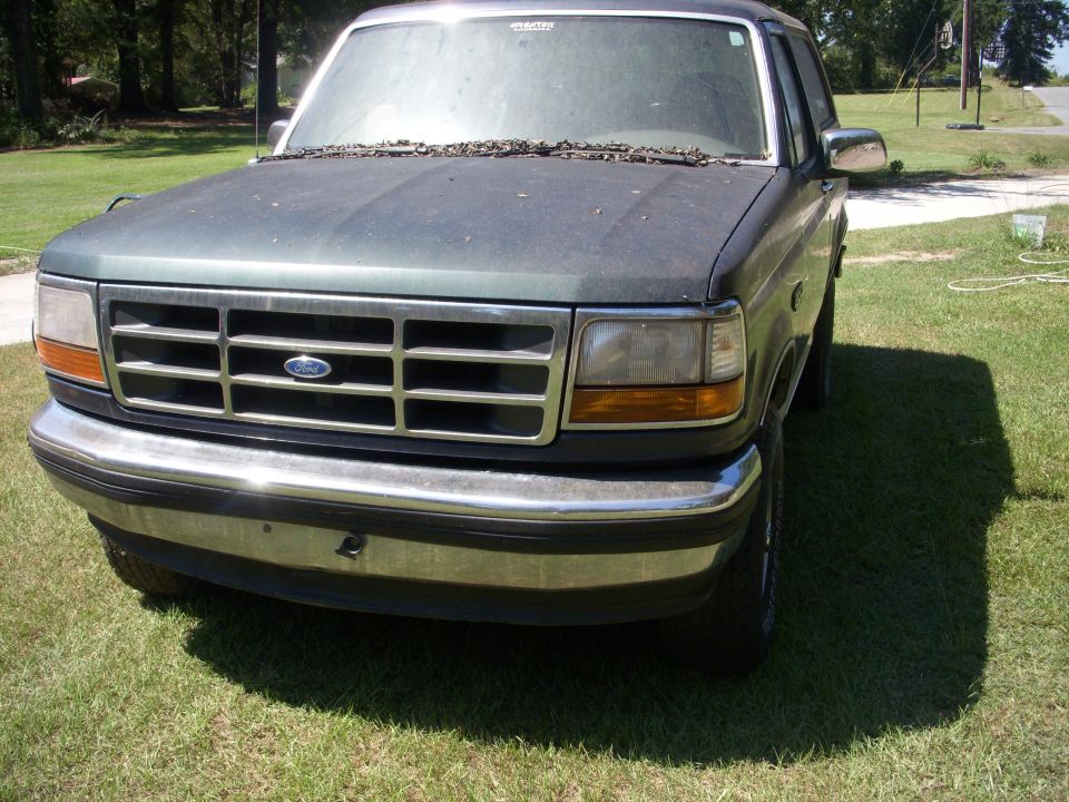 1992 Ford Bronco front grille and bumper
