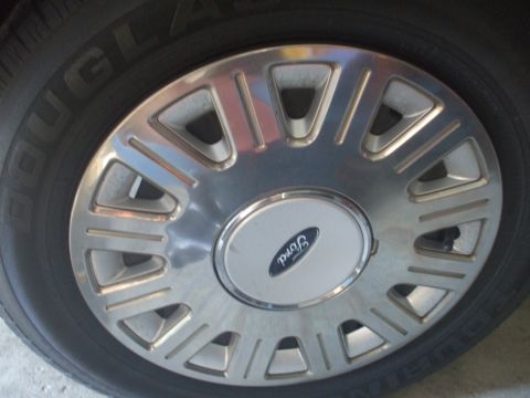 2003 Ford Crown Victoria photo