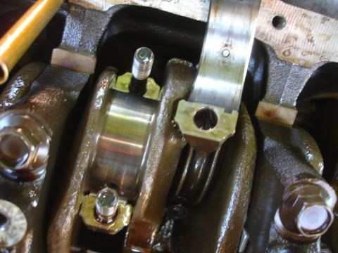 1993 Ford Taurus - This image shows the internal components of an engine, specifically the crankshaft and connecting rod bearings.