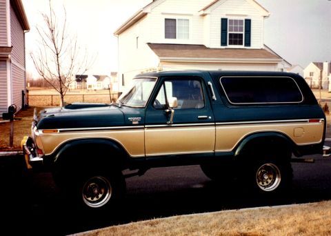 1979 Ford Bronco - This two-tone 1979 Ford Bronco is parked on a residential street.