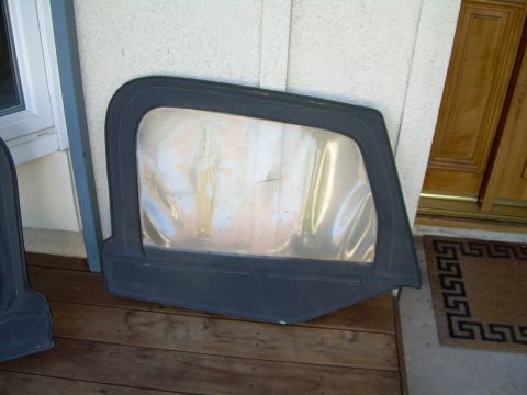 1986 Ford Bronco - A soft top window frame is shown, not a 1986 Ford Bronco as claimed.