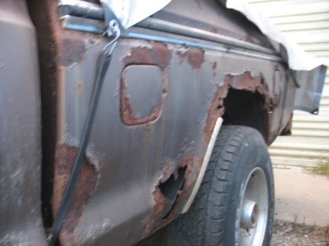 1978 Ford F-250 - The body of this truck is severely corroded, with large holes in the rear quarter panel.