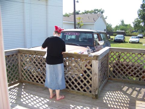 1979 Ford Bronco - The wife actually got out and helped install the new e-fan