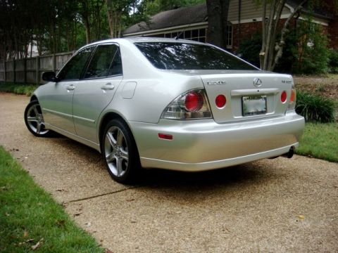 2001 Lexus IS 300 “Lynn”