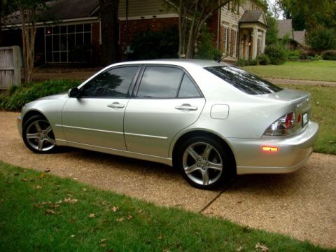 2001 Lexus IS 300 “Lynn”