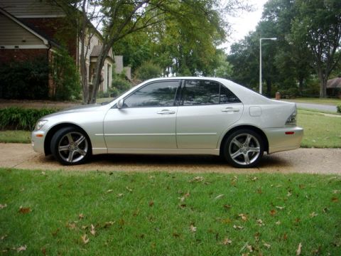 2001 Lexus IS 300 “Lynn”