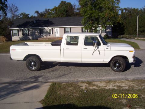 1978 Ford Bronco - This 1978 Ford F350 crew cab pickup truck is shown from its side profile.