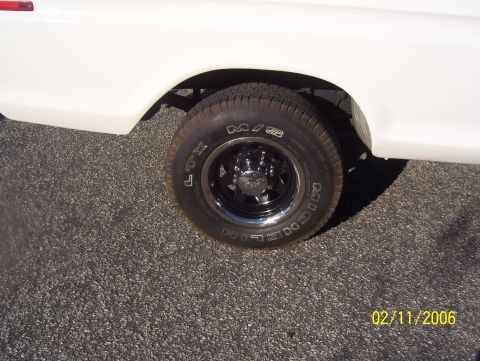 1978 Ford Bronco - Close-up of the rear wheel and fender of a white vehicle, showing Michelin tires and a date stamp of 02/11/2006.