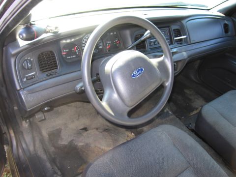 1991 Ford LTD Crown Victoria - The interior of a 1991 Ford Crown Victoria LTD shows a worn dashboard and seats.