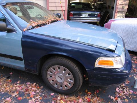 1991 Ford LTD Crown Victoria - The front fender of this Ford Crown Victoria is a noticeably different shade of blue than the rest of the vehicle.