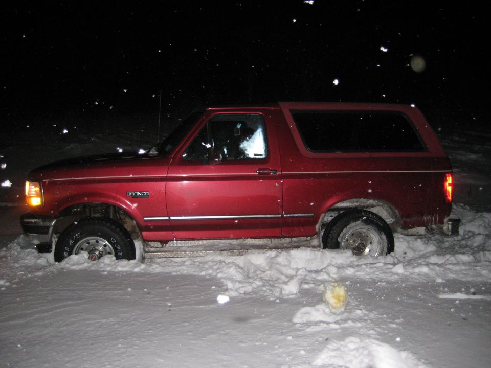 1994 Ford Bronco stuck in deep snow at night