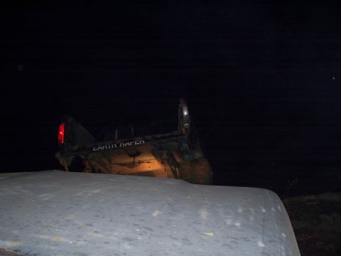 1996 Ford Bronco - The rear of a weathered truck is visible at night, with the text 'CANTO NAPEA' painted on its tailgate.