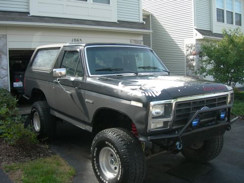 1985 Ford Bronco - This lifted Ford Bronco features a two-tone paint scheme and a custom front bumper.