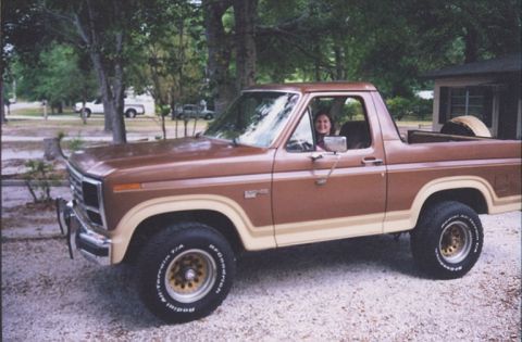 1985 Ford Bronco - sweet wife, first day we got her home..and went topless...the Bronco you ......you ..