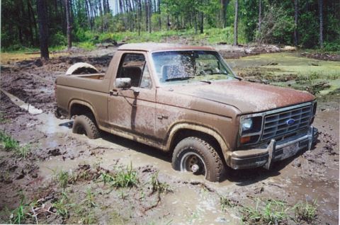 1985 Ford Bronco - doesn't look bad from this side...but then again mud that goes up..always lands..inside a topless ride