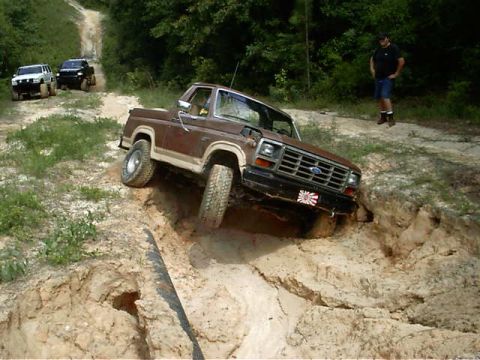 1985 Ford Bronco - no flex, (thats next step) Minispool getting her done