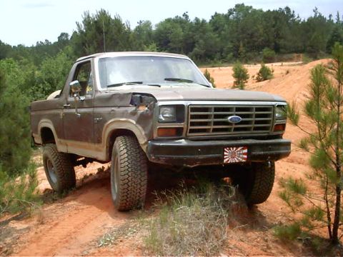 1985 Ford Bronco - no flex *sniff* , no locker *sniff*, no Mud tires *sniff* no straight axle (yet) *sniff*